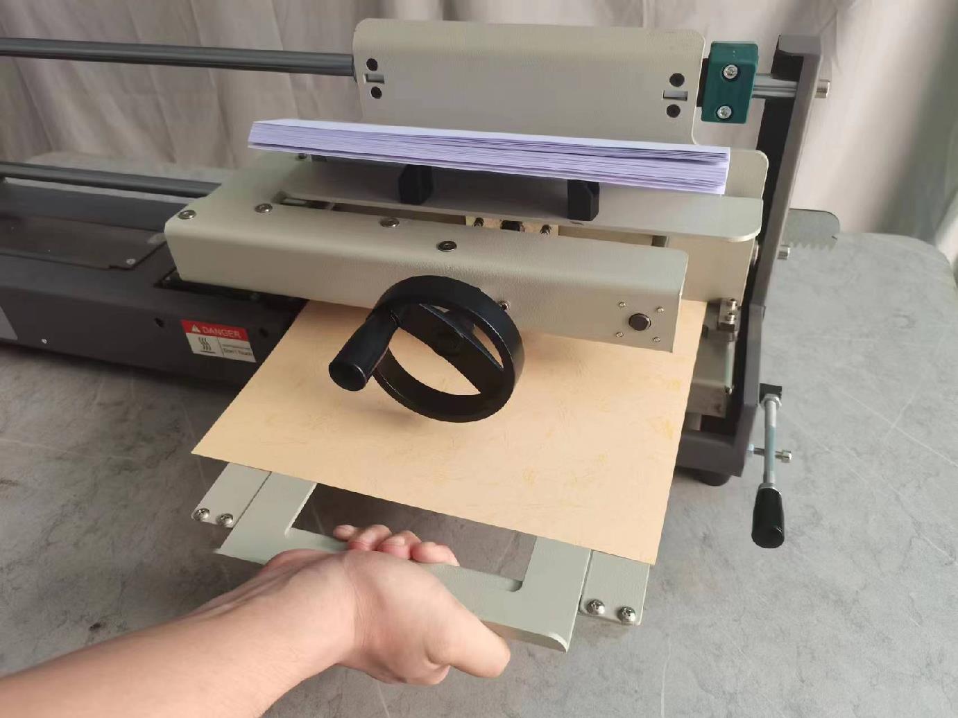 Mesin Penjilid Buku Lem Panas  - Binding Machine Comb ulasan dan harga